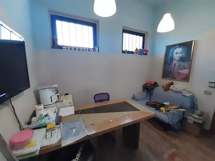 Immagine 7 di Negozio in vendita  in Via dandolo a Legnano