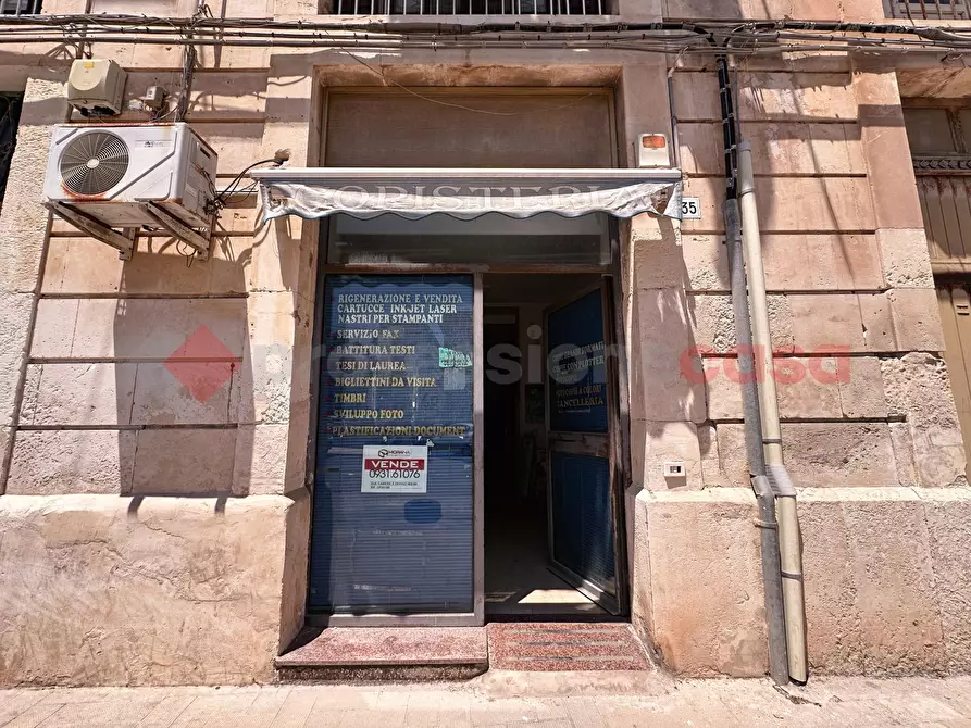 Immagine 10 di Negozio in vendita  in Via Alessandro rizza, 35 a Siracusa