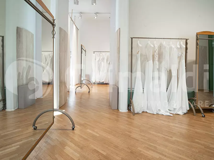 Immagine 5 di Negozio in vendita  in Piazza Annunziata, 12 a Marigliano