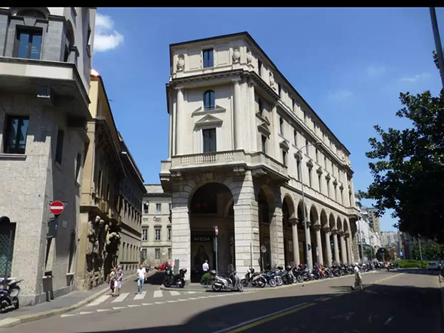 Immagine 8 di Ufficio in affitto  in Via Degli Omenoni, 2 a Milano