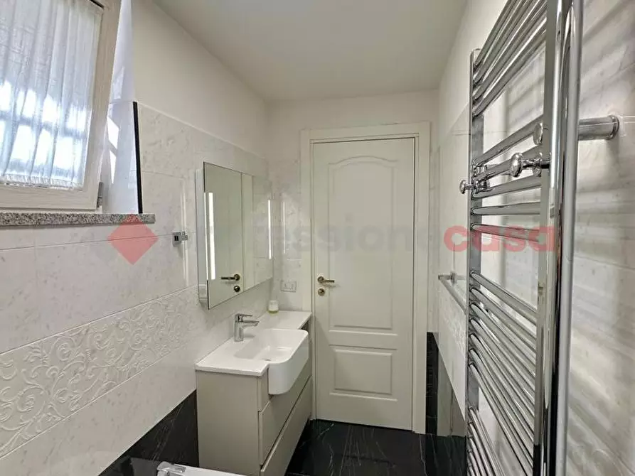 Immagine 18 di Villa in vendita  in Via Delle Robinie a Opera