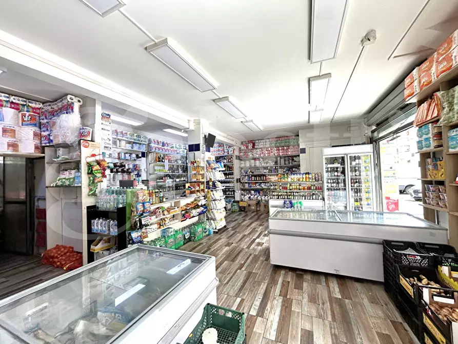 Immagine 6 di Attività commerciale in vendita  in Via Fonte Buono, 13/15 a Roma