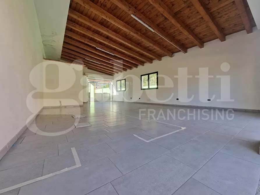 Immagine 4 di Negozio in affitto  in Via costutizione, snc a Sestu