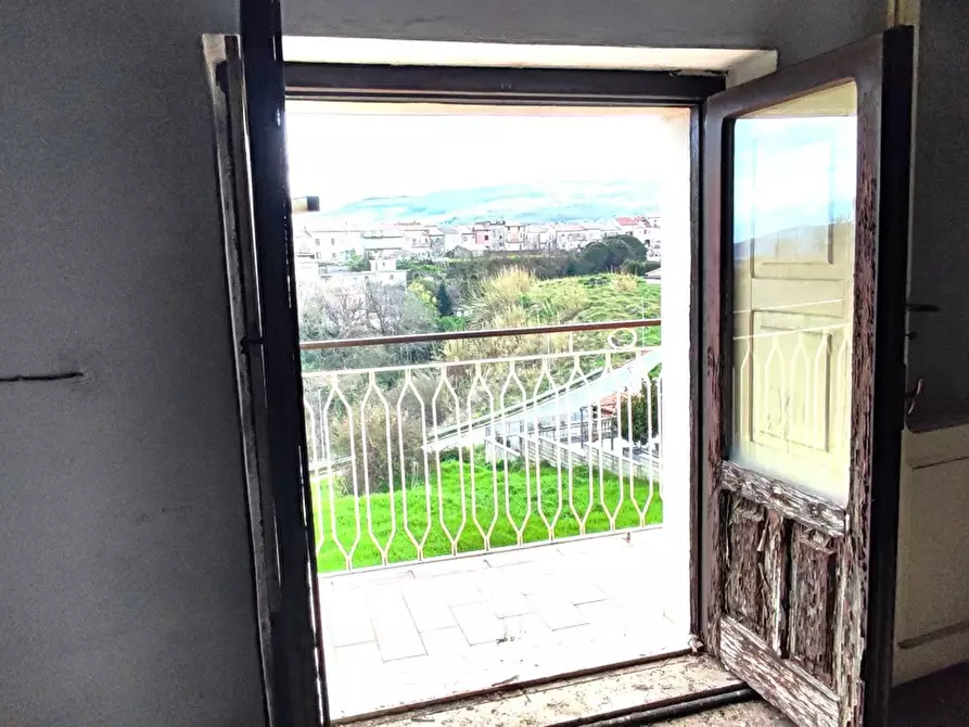 Immagine 29 di Appartamento in vendita  in Via C. BATTISTI, 38 a Girifalco