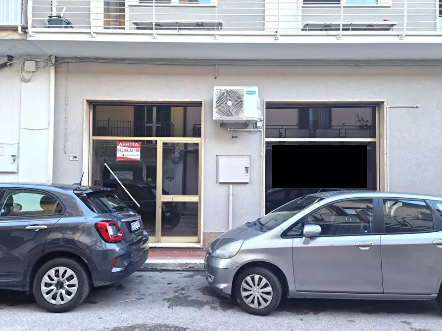 Immagine 1 di Negozio in affitto  in Via Manzoni a Roseto Degli Abruzzi