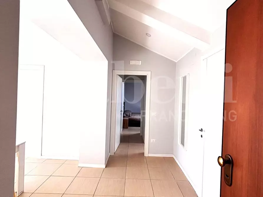 Immagine 8 di Appartamento in vendita  in Corso Giuseppe Garibaldi a Napoli