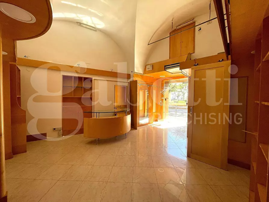 Immagine 4 di Negozio in affitto  in Via Faustina, 40 a Gaeta