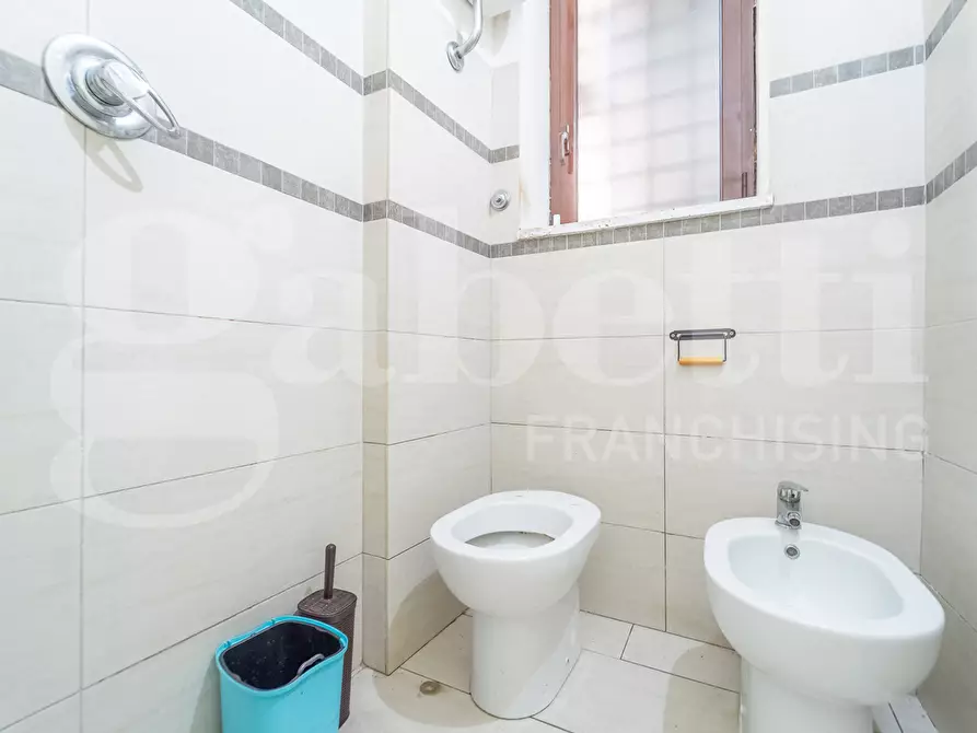 Immagine 31 di Laboratorio in vendita  in Via Busalla, 9 a Roma