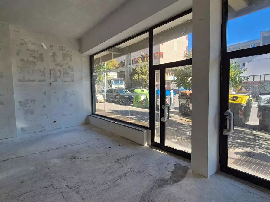 Immagine 2 di Negozio in affitto  in Via Vaglia, 7/9 a Roma
