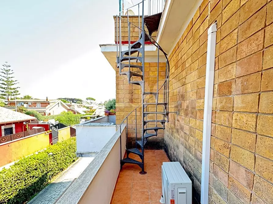 Immagine 23 di Casa trifamiliare in vendita  in Viale perseo, 27 a Ardea