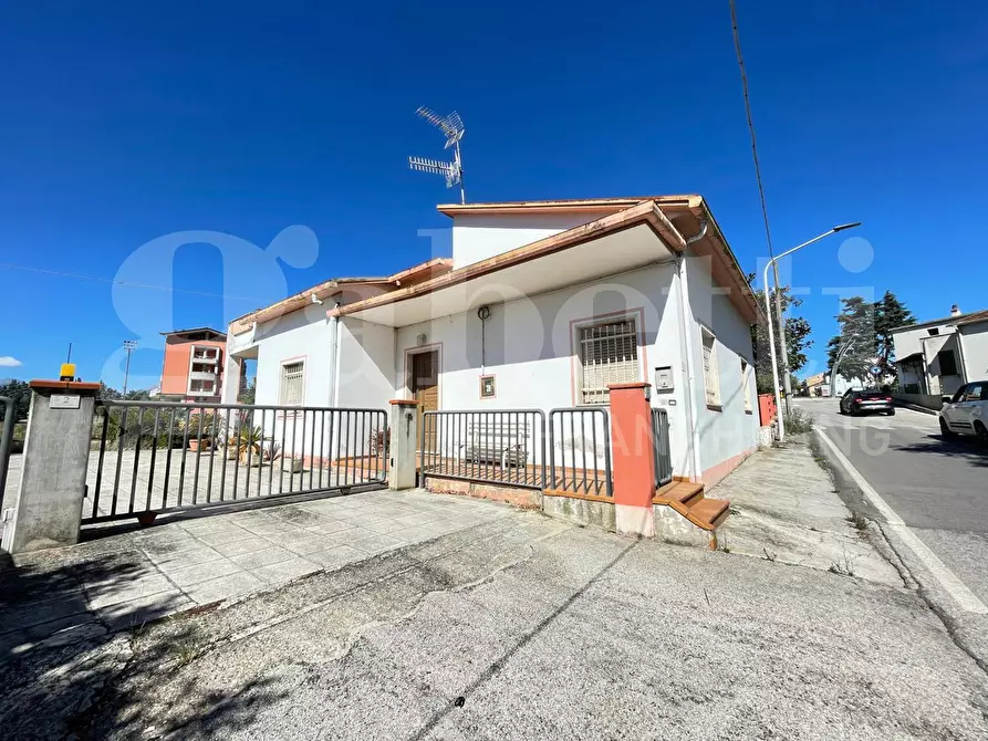 Immagine 1 di Casa indipendente in vendita  in Via Primo Maggio, 2A a Nereto