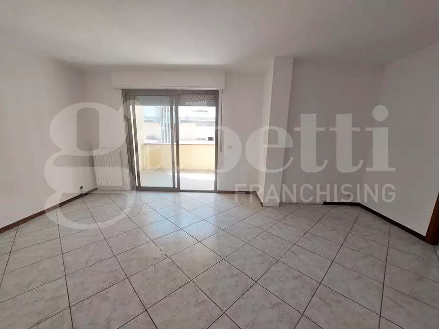 Immagine 4 di Palazzo in vendita  in Via Cesare Battisti, 163 a Alba Adriatica