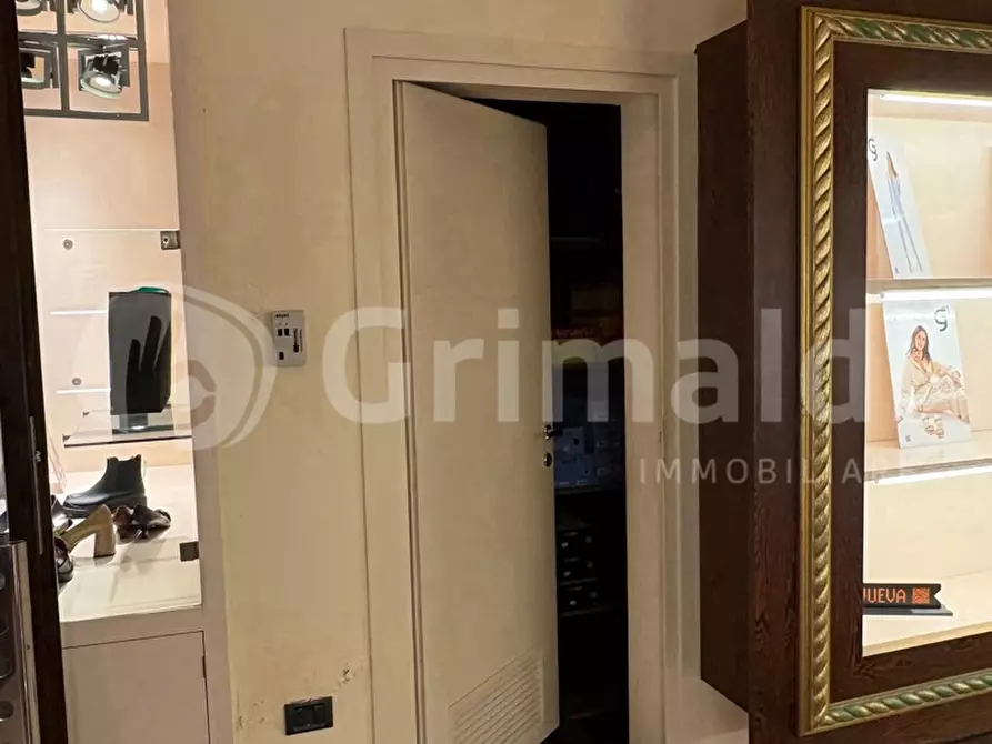 Immagine 10 di Negozio in vendita  in Viale Gramsci, 0 a Cervia