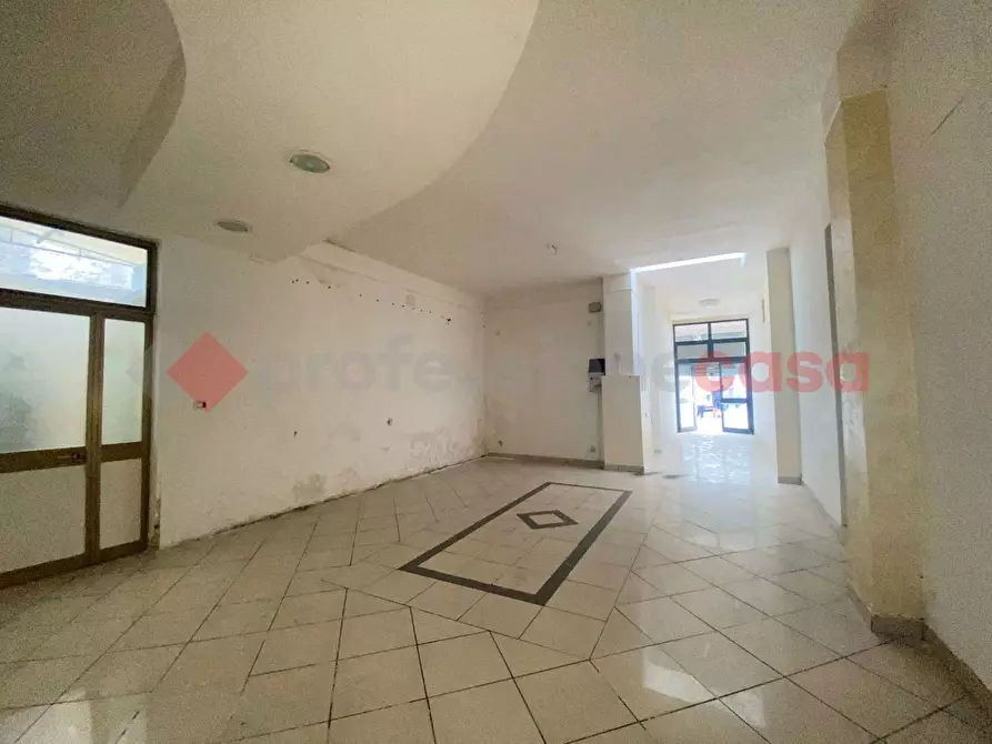 Immagine 6 di Negozio in vendita  in Via Piazza, snc a Sessa Aurunca