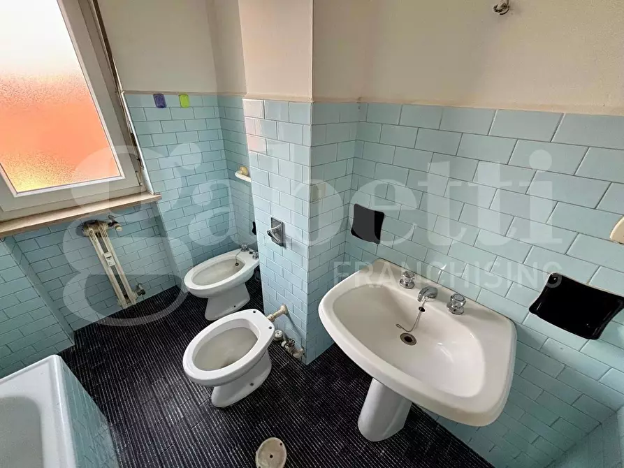 Immagine 10 di Appartamento in vendita  in Piazza Vittorio Veneto a Orbassano