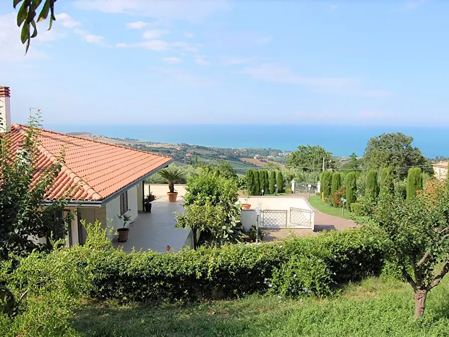 Immagine 1 di Villa in vendita  in Via Padune a Roseto Degli Abruzzi