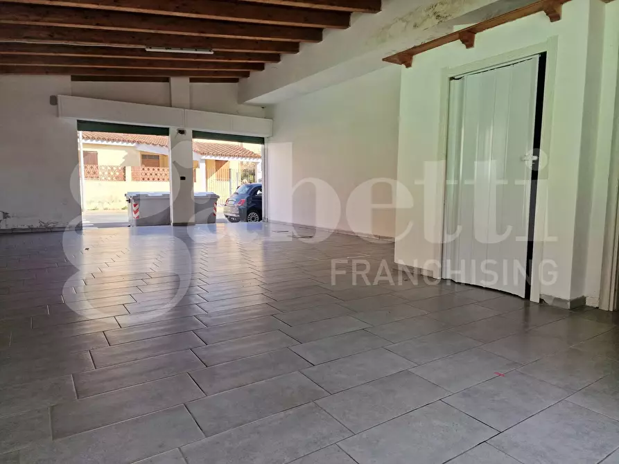 Immagine 9 di Negozio in affitto  in Via costutizione, snc a Sestu