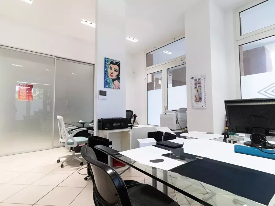 Immagine 8 di Negozio in vendita  in Via della Pietra, 10/A a Bologna