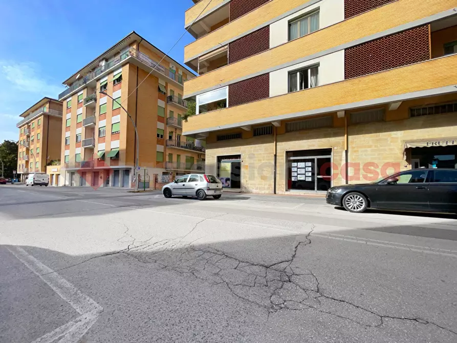 Immagine 22 di Negozio in affitto  in Via Paolessi, 61 a Rieti