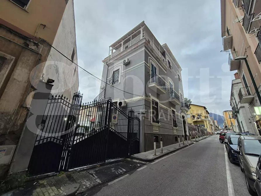 Immagine 2 di Palazzo in vendita  in Via Vesuvio a Torre Annunziata