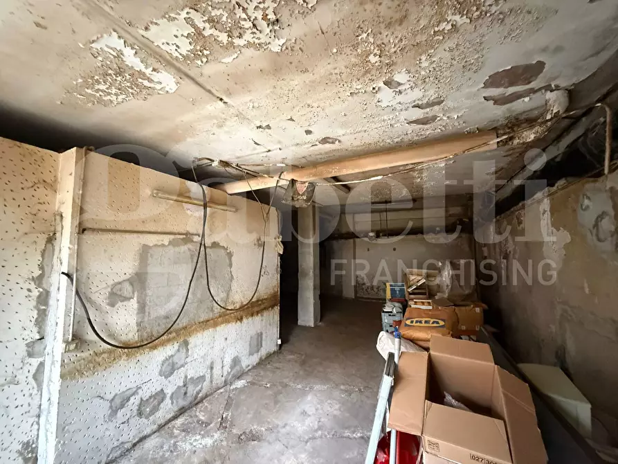 Immagine 9 di Magazzino in vendita  in Via Busalla, 9 a Roma