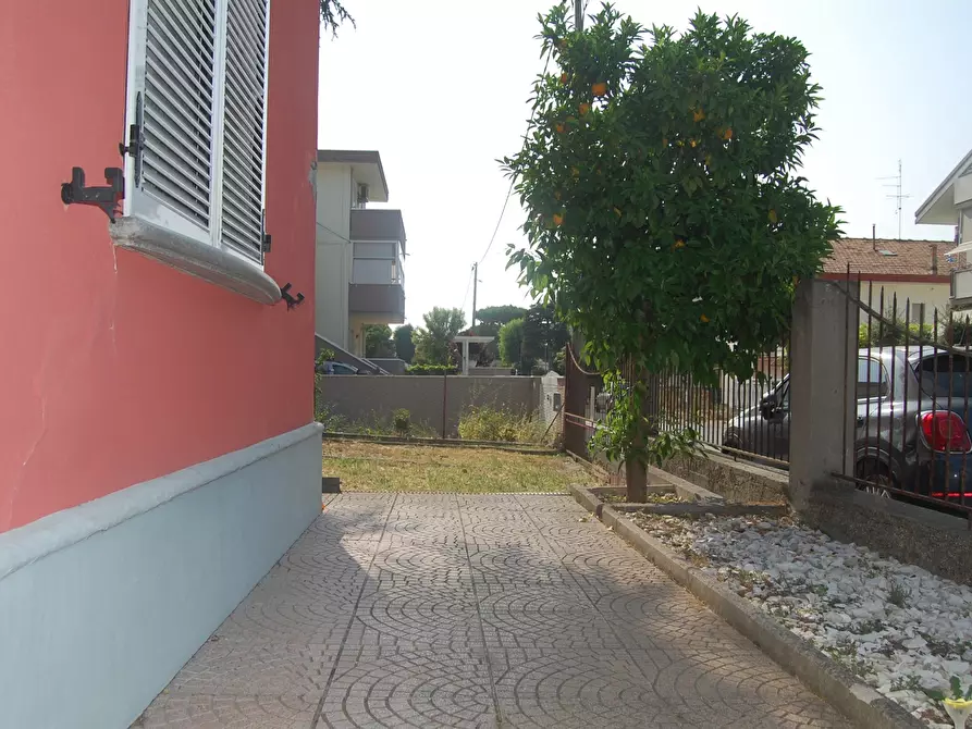 Immagine 5 di Villa in vendita  in Viale CORSICA a Riccione