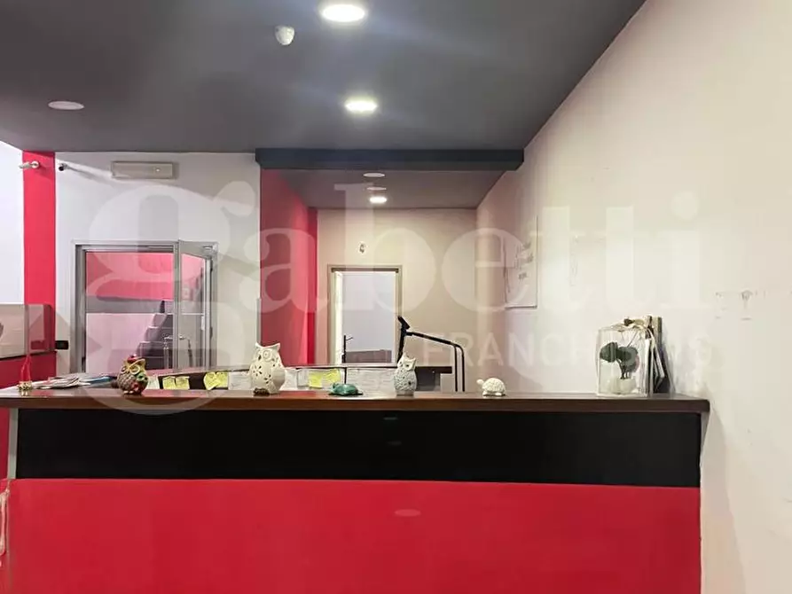 Immagine 1 di Attività commerciale in vendita  in Via A. Santillo, 10 a Orta Di Atella