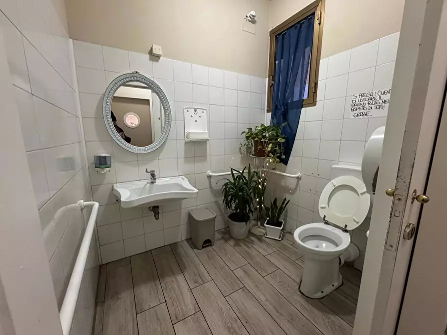 Immagine 13 di Negozio in vendita  in Via PISTOIESE, 209 a Firenze