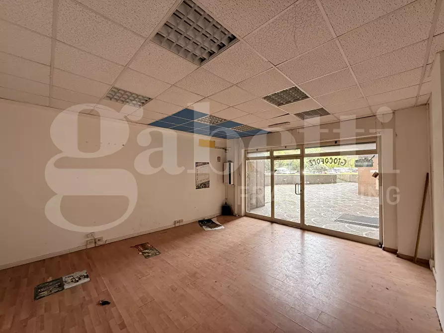 Immagine 4 di Negozio in affitto  in Via Vincenzo Renieri, 24 a Roma