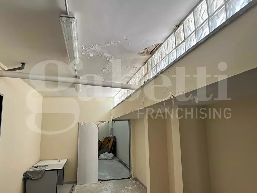Immagine 2 di Magazzino in vendita  in Via MONSIGNOR OLINDO RUGGIERI, 34 a Martina Franca