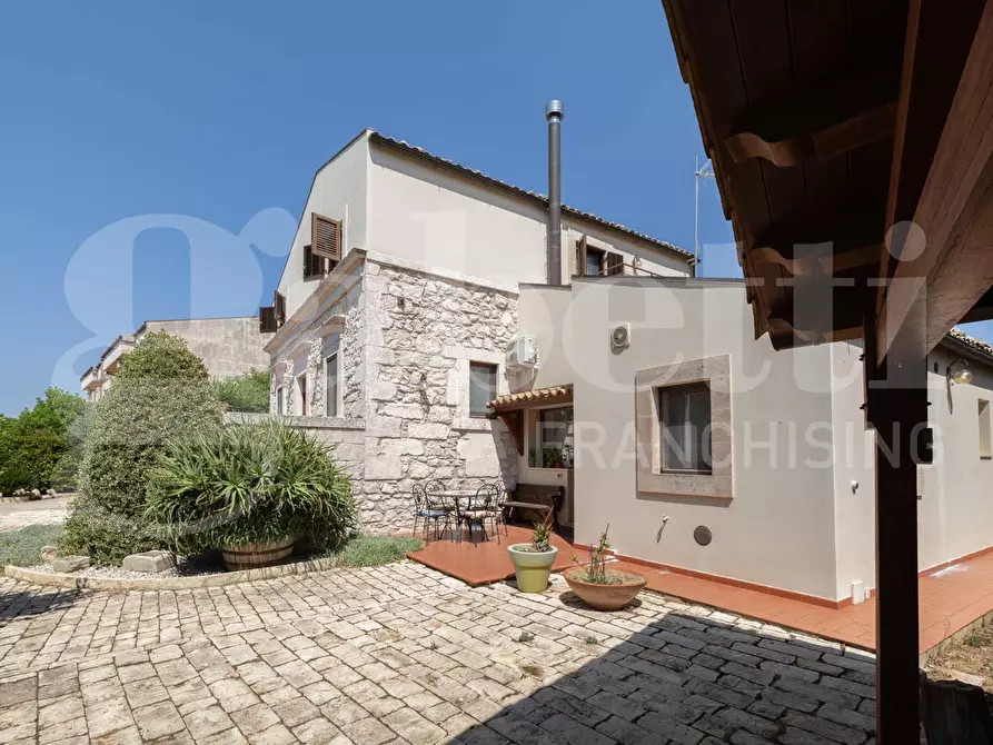 Immagine 6 di Villa in vendita  in Via Livatino, 18 a Ragusa