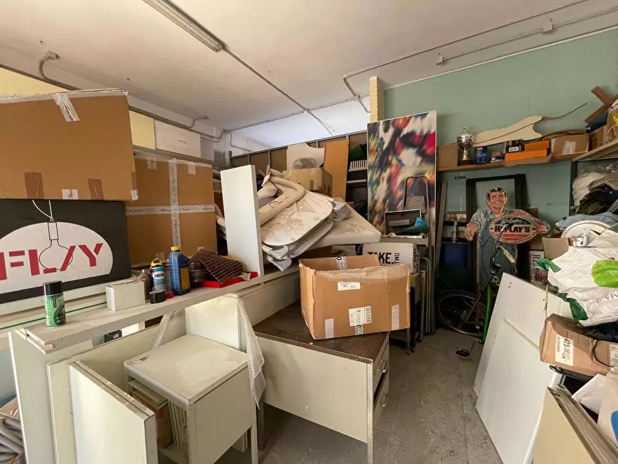 Immagine 3 di Magazzino in vendita  in Via Costituente, 1 a Carbonia