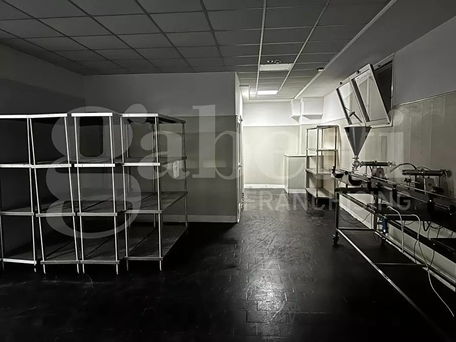 Immagine 25 di Capannone industriale in vendita  in Via Dei Calafati a Molfetta