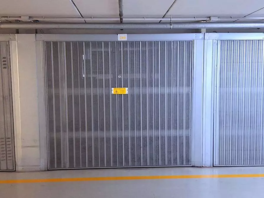 Immagine 8 di Box auto in affitto  in Viale Sabotino, 25 a Milano