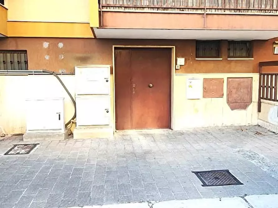 Immagine 2 di Magazzino in vendita  in Via GIUSSO, 13E a Bari