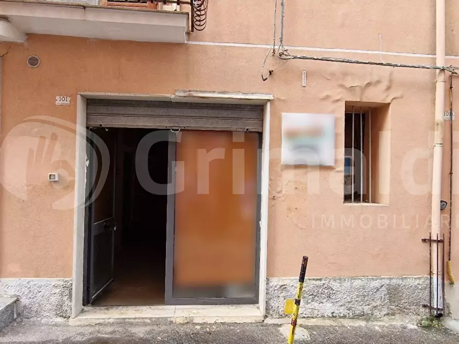 Immagine 3 di Attività commerciale in vendita  in Via Luigi Capuana a Sortino