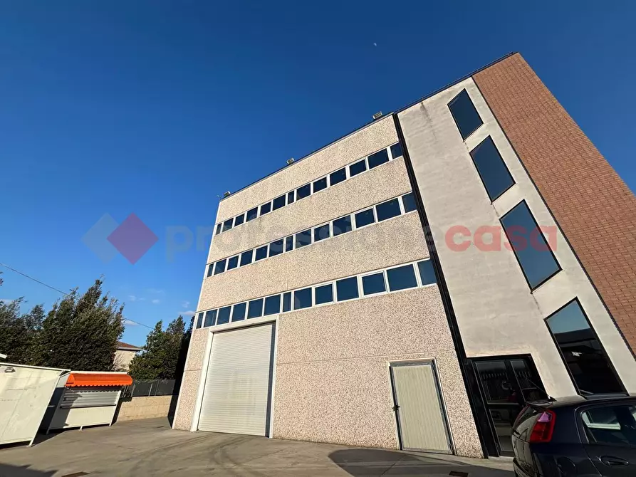 Immagine 1 di Capannone industriale in affitto  in Viale della Riserva I' Tronco, snc a Anagni