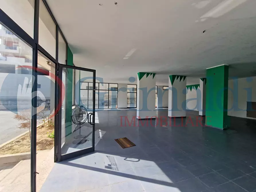 Immagine 15 di Negozio in vendita  in Via Adolfo Celi, 185 a Messina