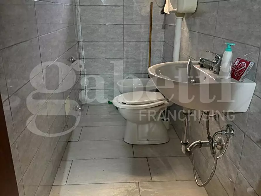 Immagine 5 di Negozio in affitto  in Viale Romagna, 43 a Monza