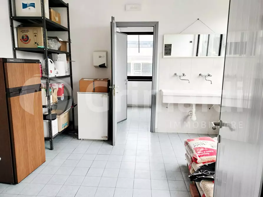 Immagine 9 di Capannone industriale in vendita  in Via MASSA AVENZA, 1 a Massa