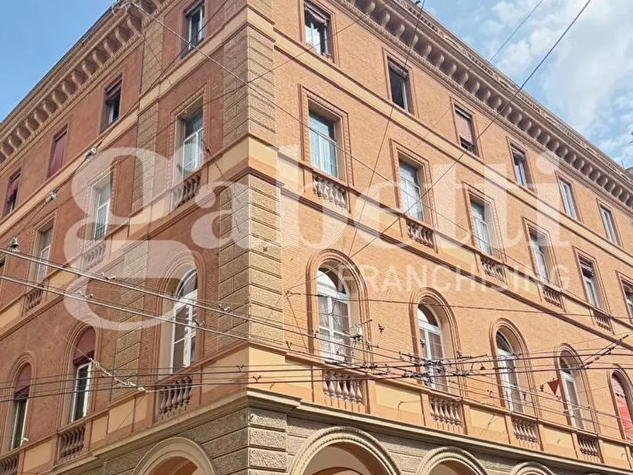 Immagine 11 di Appartamento in vendita  in Via Farini, 24 a Bologna