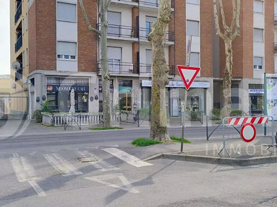 Immagine 4 di Negozio in vendita  in Via Sant'Anna, 58 a Brugherio