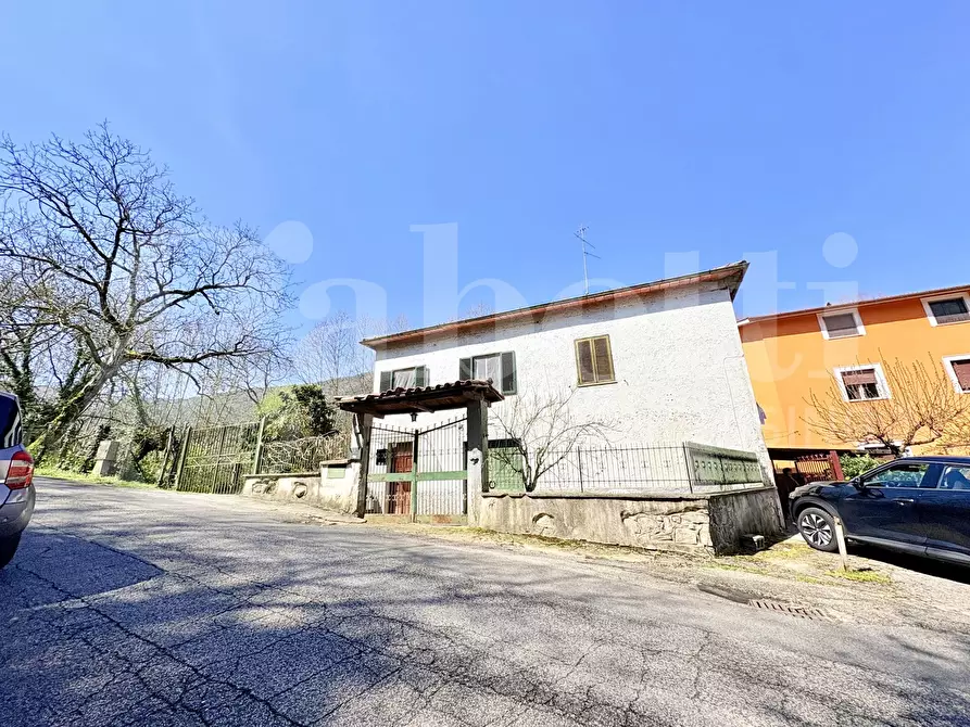 Immagine 2 di Appartamento in vendita  in Via Madonna Del Soccorso, 36 a Montelanico