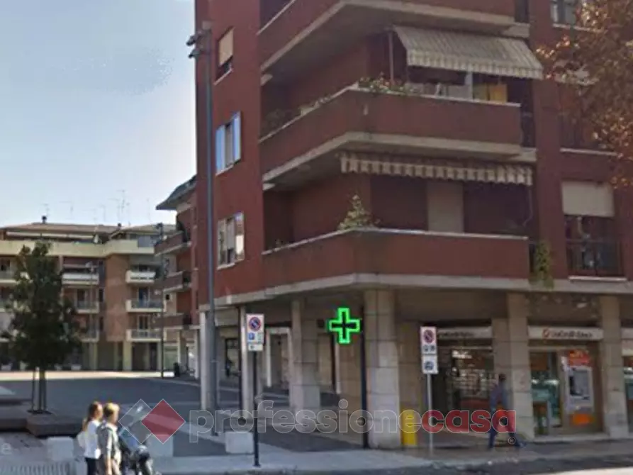 Immagine 1 di Negozio in vendita  in Piazza della Costituzione a Legnago