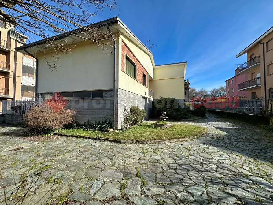 Immagine 11 di Villa in vendita  in Via Delle Robinie a Opera