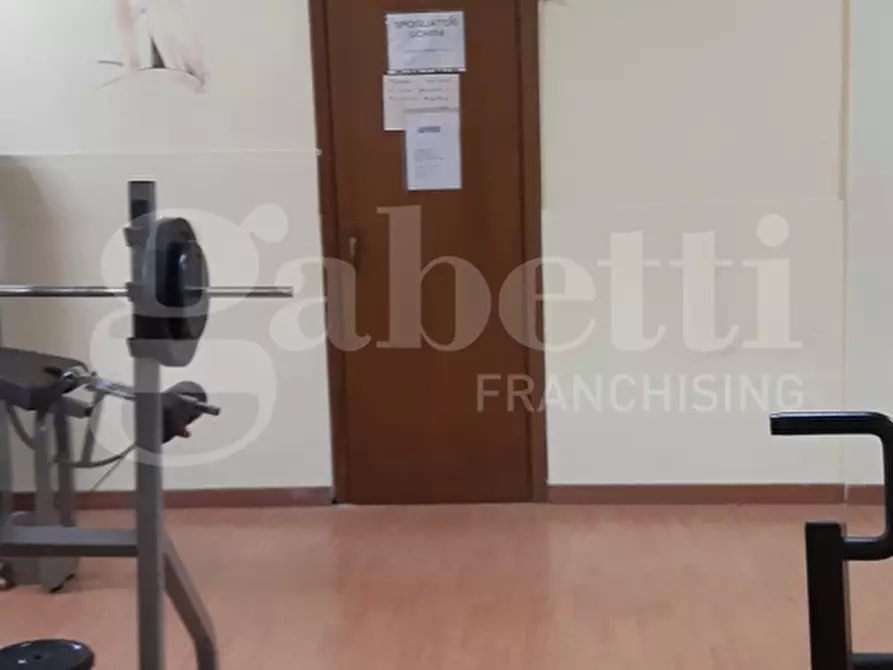 Immagine 12 di Magazzino in vendita  in Viale Dei Bizantini, 270 a Catanzaro