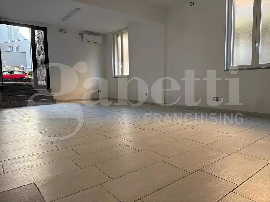 Immagine 7 di Negozio in affitto  in Viale Romagna, 43 a Monza