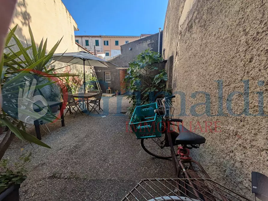 Immagine 31 di Magazzino in vendita  in Via del Testaio a Livorno