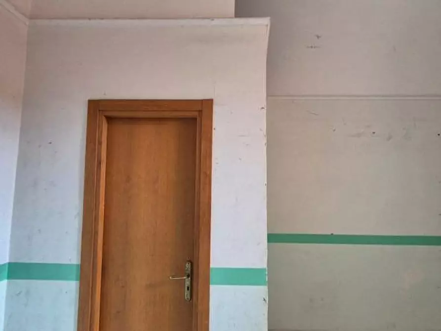 Immagine 22 di Negozio in affitto  in Piazza Ernesto Cesaro, 50 a Torre Annunziata