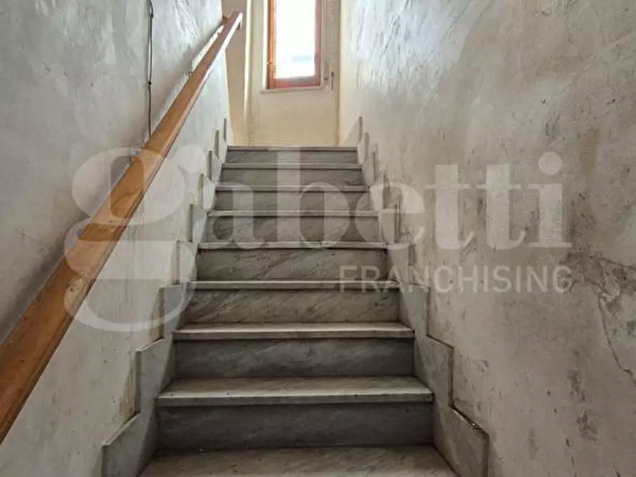 Immagine 17 di Palazzo in vendita  in Via L. Giordano, 38 a Boscotrecase
